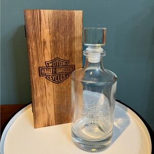 Harley-Davidson Motorcycle Glass Decanter NEW in wood collector box